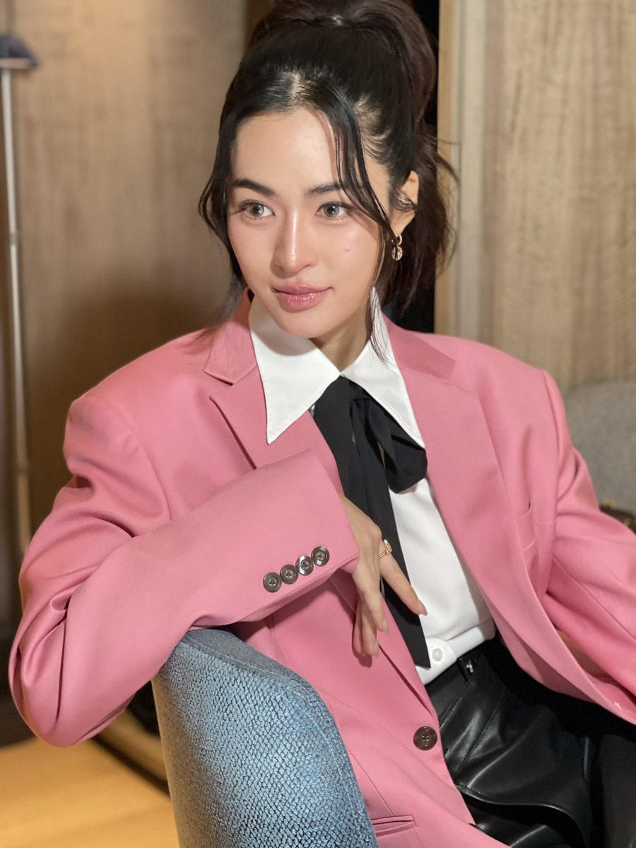 Unveiling LINGLING PRESENTER EUCERIN: Beauty Secrets Revealed!  
#EucerinxLinglingKwong  
#Linglingkwong #หลิงหลิงคอง   — Eucerin skincare tips, Lingling Kwong beauty routine, Eucerin product reviews, skincare influencer recommendations, best moisturizers 2025