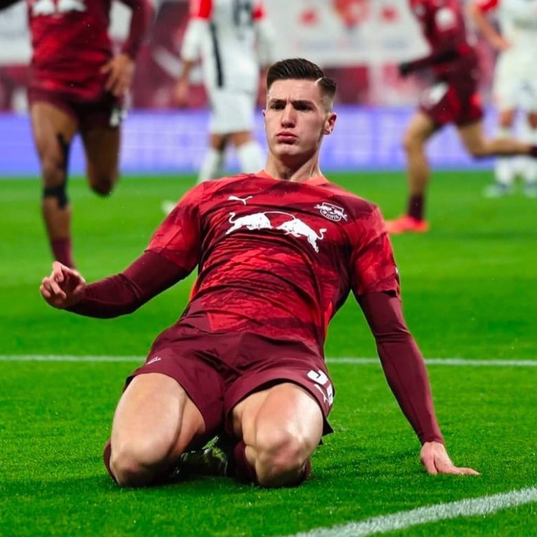 Arsenal's Shocking Move: Is Šeško the Next Big Signing? Arsenal transfer news, Benjamin Šeško negotiations, Premier League player updates