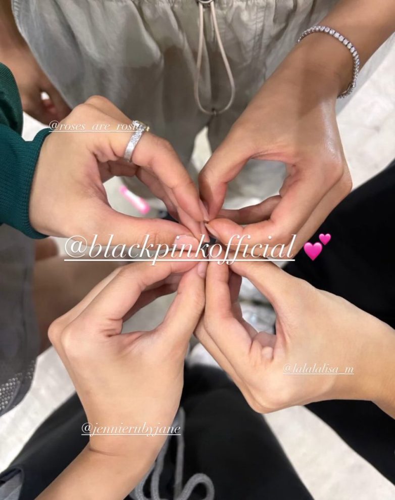 BLACKPINK's JISOO Sparks Controversy with Shocking Rehearsal Image! BLACKPINK tour preparations, JISOO rehearsal photos, K-pop group dynamics