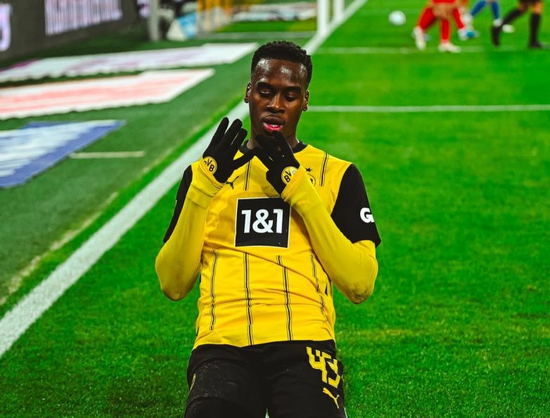 Chelsea's €35M Bid for Bynoe-Gittens Sparks Man City Outrage! Chelsea transfer news, Jamie Bynoe-Gittens contract details, Borussia Dortmund player sale
