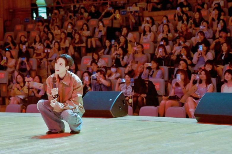 "Fans Left in Tears as Star Promises Return to Nanning Soon!" Junior Fan Meet Nanning, Celebrity Fan Interaction Nanning, Fan Event Experience Nanning