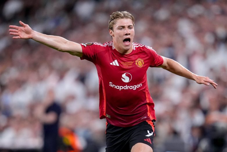 Inter's Shocking Pursuit: Can Højlund Leave Manchester United? Rasmus Højlund transfer news, Inter Milan striker target, Manchester United player negotiations