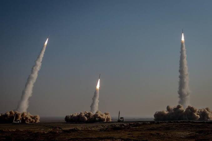 Iran Readies Unprecedented Missile Assault: Israel on High Alert! Iran missile threat, Israeli defense strategies, Middle East military tensions