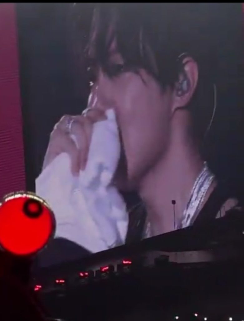 "J-Hope's Fans Unite: A Heartfelt Tribute Sparks Controversy!"  J-Hope appreciation, BTS member dedication, K-pop fan support