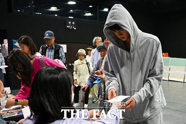 K-Pop Sensation JIN Votes in Presidential Election, Shocking Fans!  K-Pop Idol Voting, South Korea Presidential Election 2025, BTS Member Public Appearance