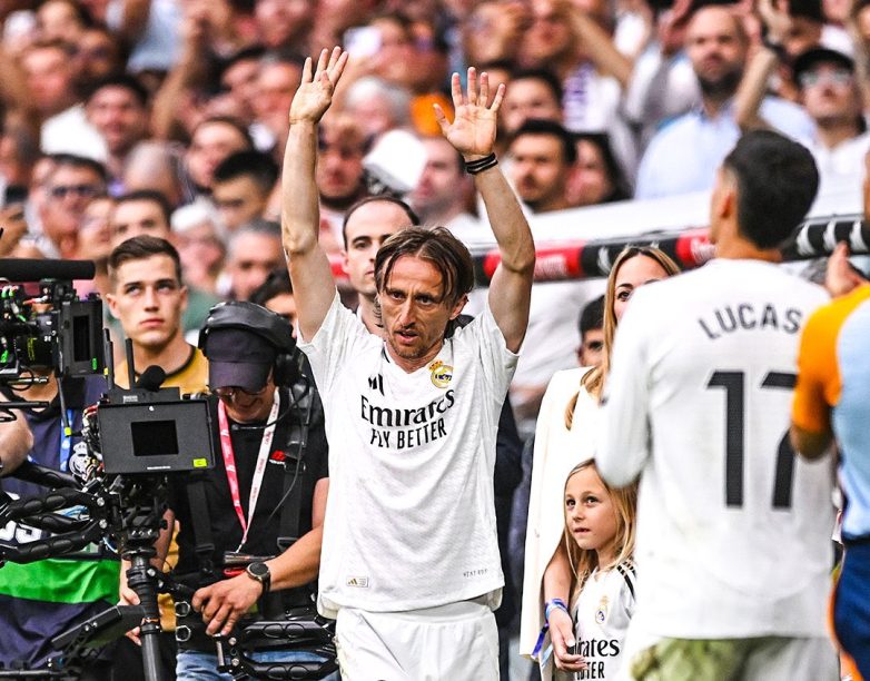 Luka Modrić's Shocking AC Milan Move: Real Madrid's Heartbreak? Luka Modrić transfer news, AC Milan contract negotiations, Real Madrid player focus