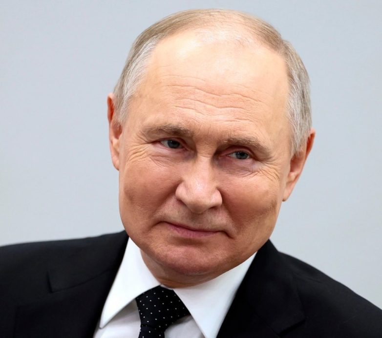 Putin Defies West: Russian Nuclear Experts Stay in Iran! nuclear collaboration, Iranian energy projects, Russian expertise in Iran