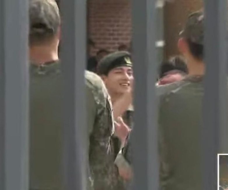 Taehyung's Shocking Comeback: What You Didn't Expect to See! Taehyung comeback news, BTS V fan celebration, K-pop idol return events