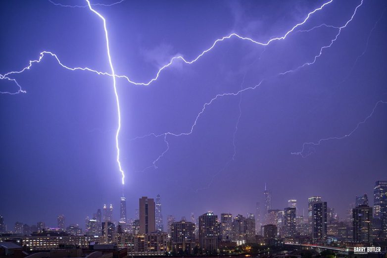 "Chicago in Crisis: Streets Become Rivers Amid Flash Flood Emergency!" Chicago flood emergency, heavy rainfall safety tips, urban flooding response strategies