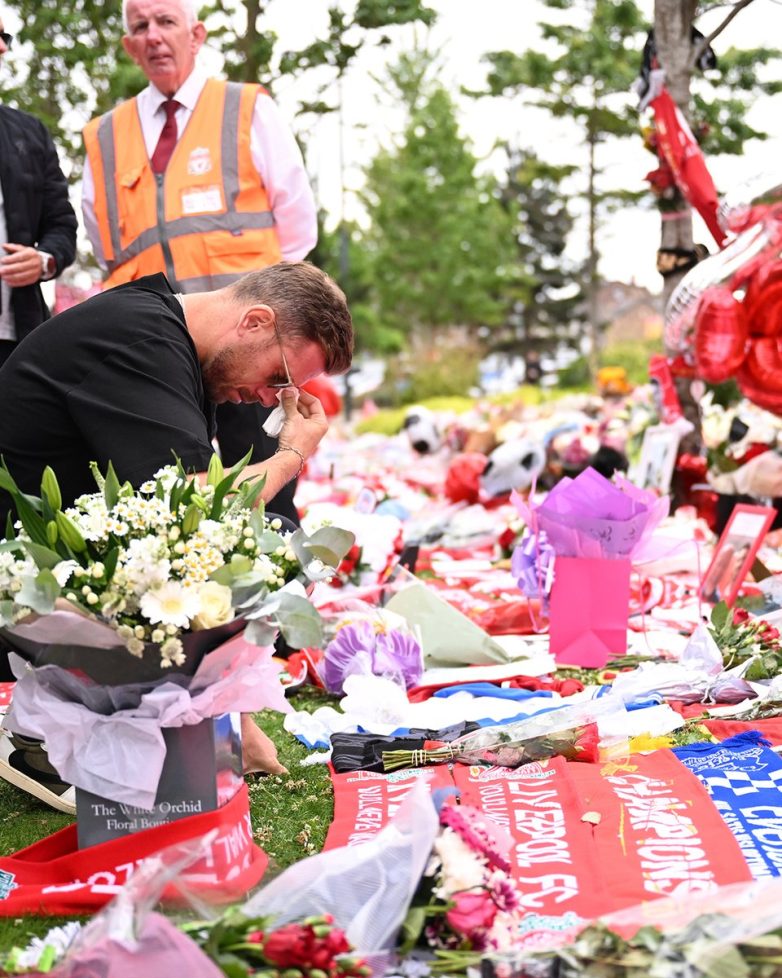 Henderson's Emotional Anfield Visit Sparks Controversy Among Fans! Jordan Henderson tribute, Anfield visit memories, Diogo Jota friendship
