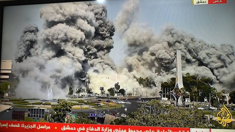 Israeli Airstrikes Rock Damascus: Presidential Palace Under Fire! Israeli airstrikes Damascus, Syrian conflict updates, Middle East military actions