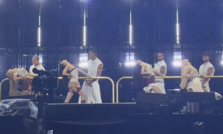 "Lisa's Shocking Injury: Fans Rally as Queen Faces Unthinkable!" LISA concert highlights, K-pop performance reviews, BLACKPINK fan events